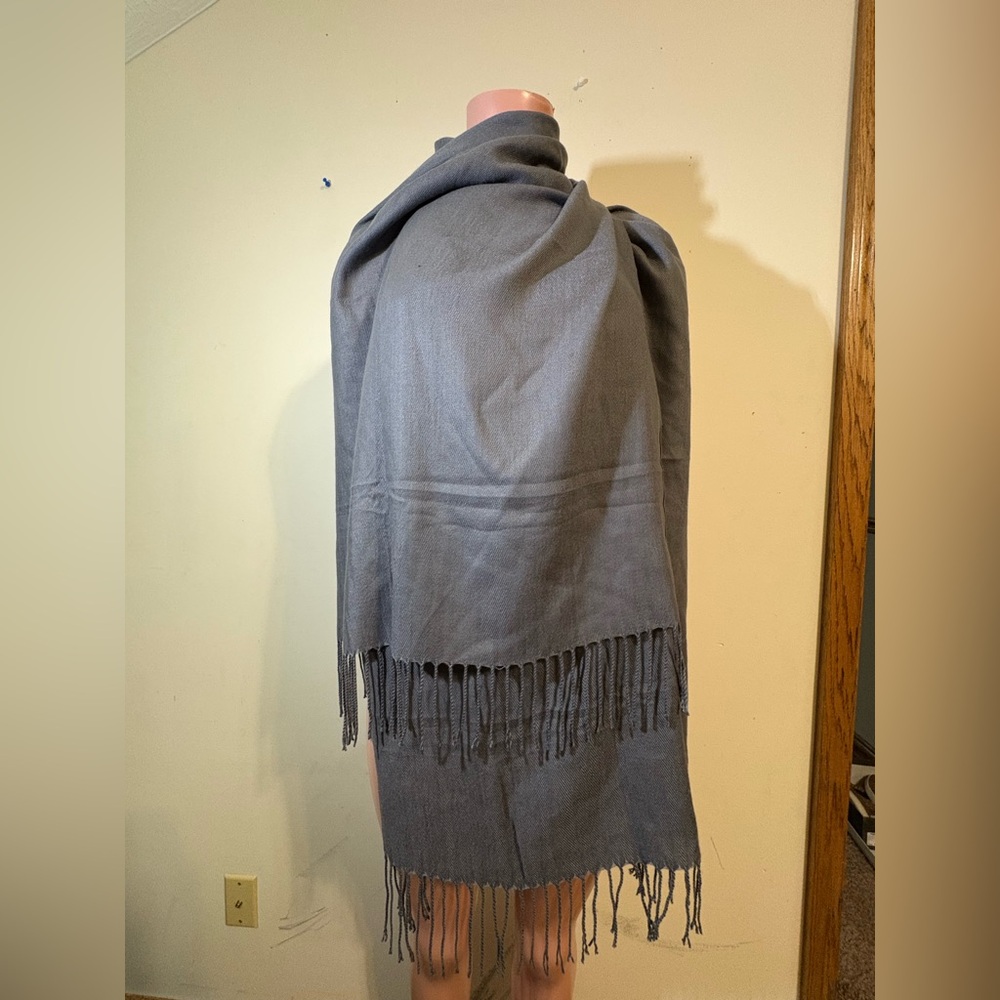 Scarf Shawl wrap women’s Gray Large size w/tassels soft approximately 27‎ X 34